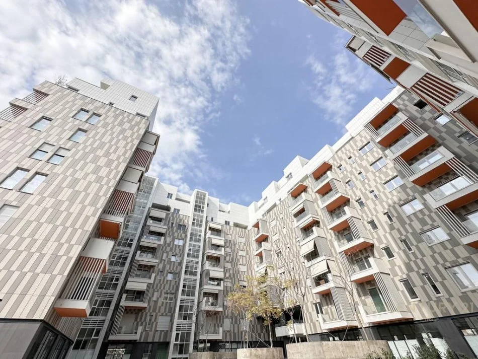 Tirane, jepet me qera apartament 2+1 Kati 4, 120 m² 1.000 € (rruga muhamet gjollesha)