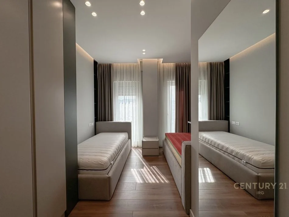 Tirane, jepet me qera apartament 2+1 Kati 4, 120 m² 1.000 € (rruga muhamet gjollesha)