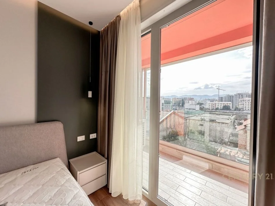 Tirane, jepet me qera apartament 2+1 Kati 4, 120 m² 1.000 € (rruga muhamet gjollesha)
