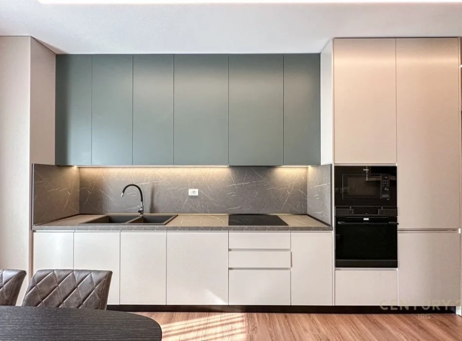 Tirane, jepet me qera apartament 2+1+Ballkon Kati 4, 102 m² 1.000 € (Zogu i Zi)