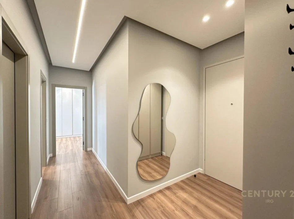 Tirane, jepet me qera apartament 2+1+Ballkon Kati 4, 102 m² 1.000 € (Zogu i Zi)