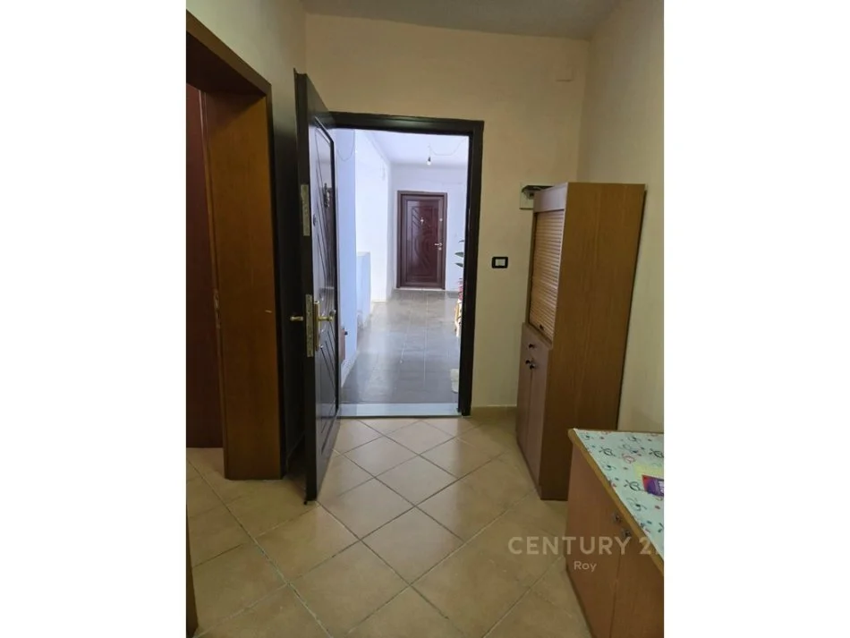 Durres, jepet me qera apartament 1+1 Kati 3, 60 m² 250 € (Stadiumi pran Vala park)