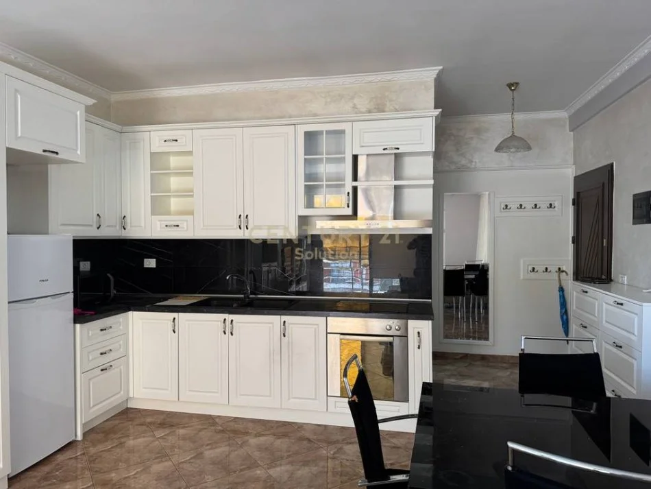 Tirane, jepet me qera apartament 2+1 Kati 4, 100 m² 550 € 