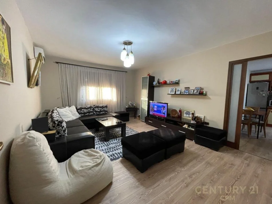 Tirane, shes apartament 3+1 Kati 4, 110 m² 150.000 € 