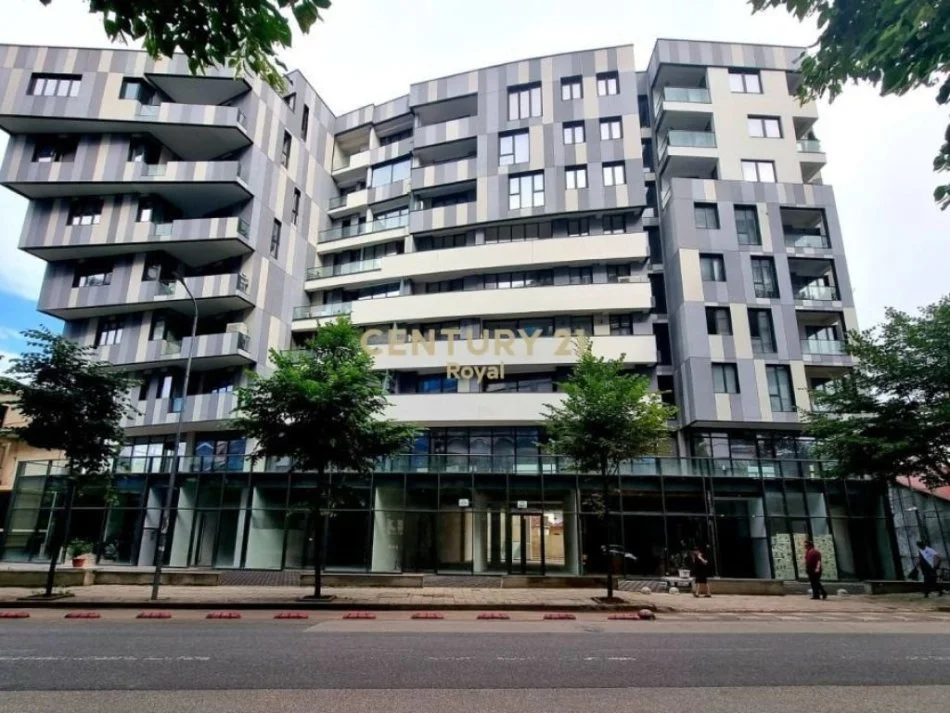 Tirane, jepet me qera ambjent biznesi Kati 1, 226 m² 2.300 € 