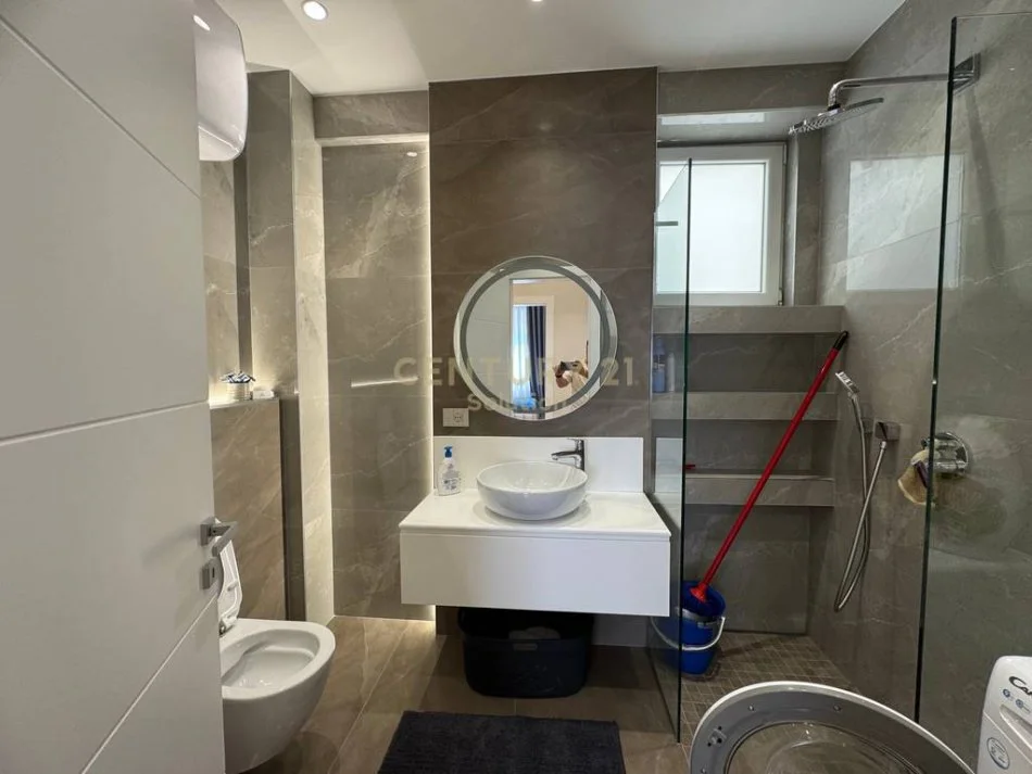 Tirane, shes apartament 2+1+2+ 2 POSTE PARKIMI , 105 m² 299.000 € (Liqeni i Thatë)