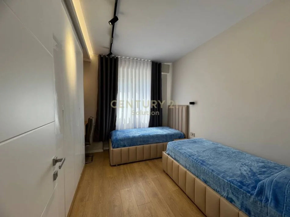Tirane, shitet apartament 2+1+Ballkon Kati 3, 105 m² 299.000 € (Liqeni i Thate)