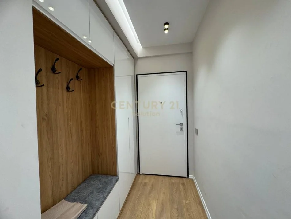 Tirane, shes apartament 2+1+2+ 2 POSTE PARKIMI , 105 m² 299.000 € (Liqeni i Thatë)