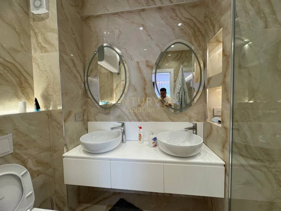 Tirane, shes apartament 2+1+2+ 2 POSTE PARKIMI , 105 m² 299.000 € (Liqeni i Thatë)