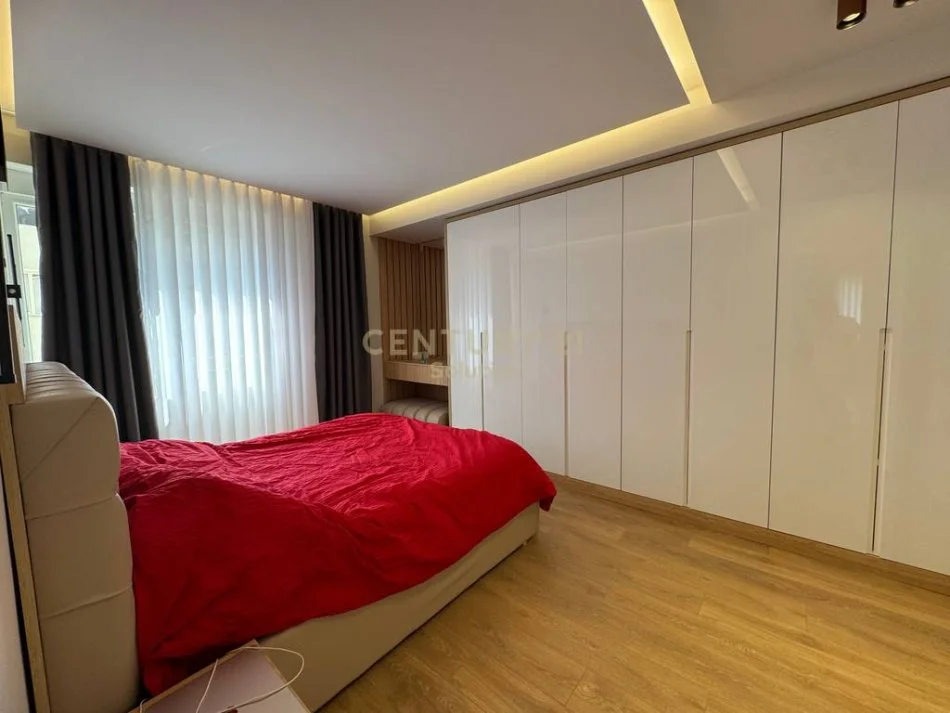Tirane, shitet apartament 2+1+Ballkon , 299.000 € (liqeni ithate)