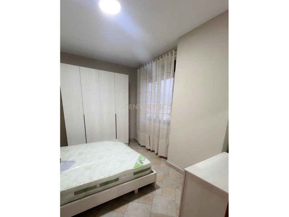 Tirane, jepet me qera apartament 1+1 Kati 15, 59 m² 650 € (Qender)