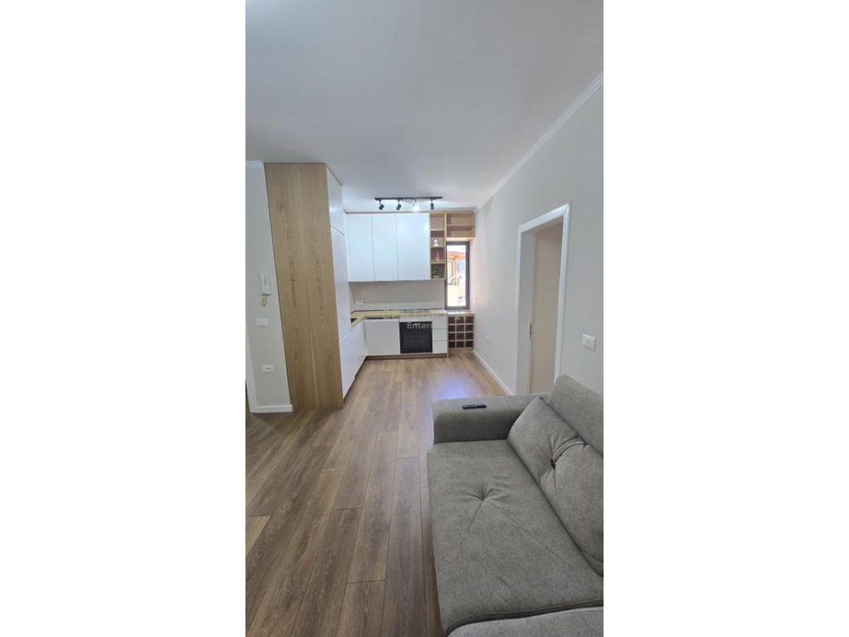 Tirane, jepet me qera apartament 2+1 Kati 5, 86 m² 850 € (Pazari i Ri)