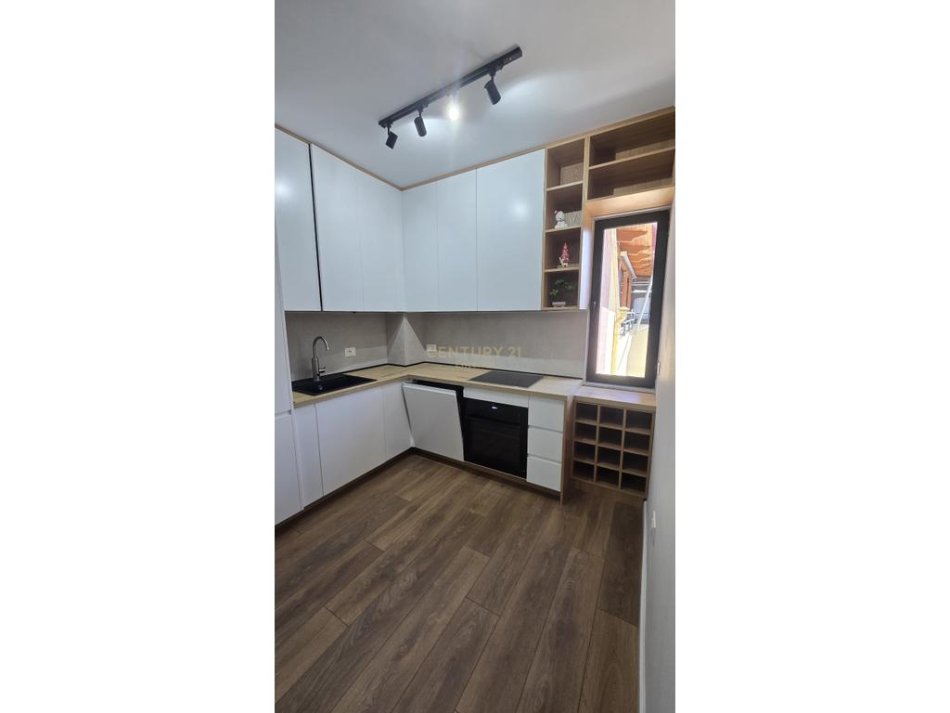 Tirane, jepet me qera apartament 2+1 Kati 5, 86 m² 850 € (Pazari i Ri)