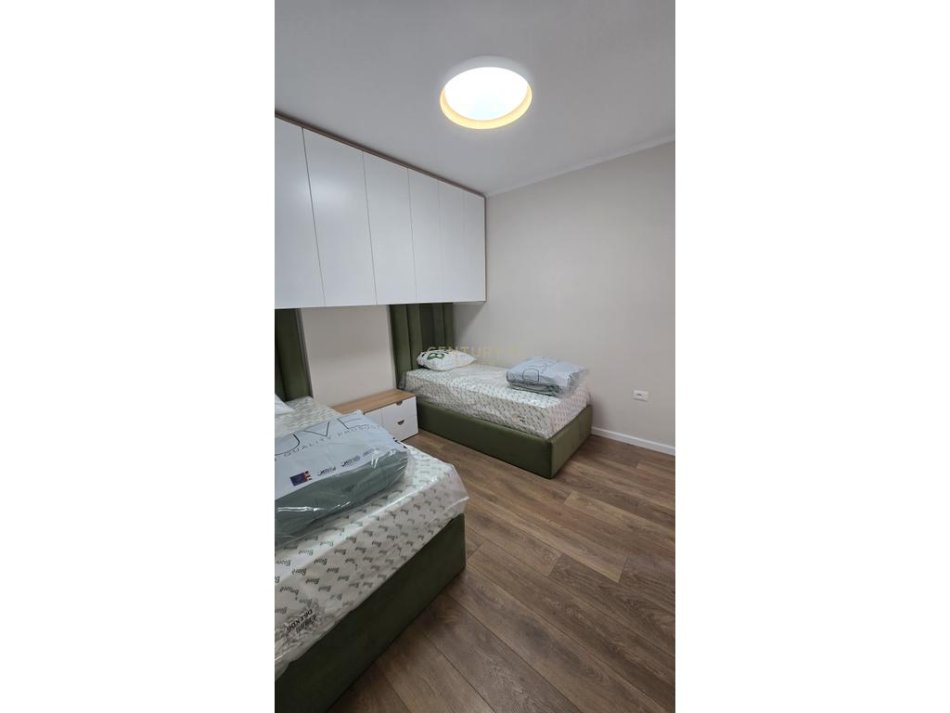 Tirane, jepet me qera apartament 2+1 Kati 5, 86 m² 850 € (Pazari i Ri)