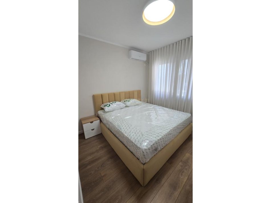 Tirane, jepet me qera apartament 2+1 Kati 5, 86 m² 850 € (Pazari i Ri)
