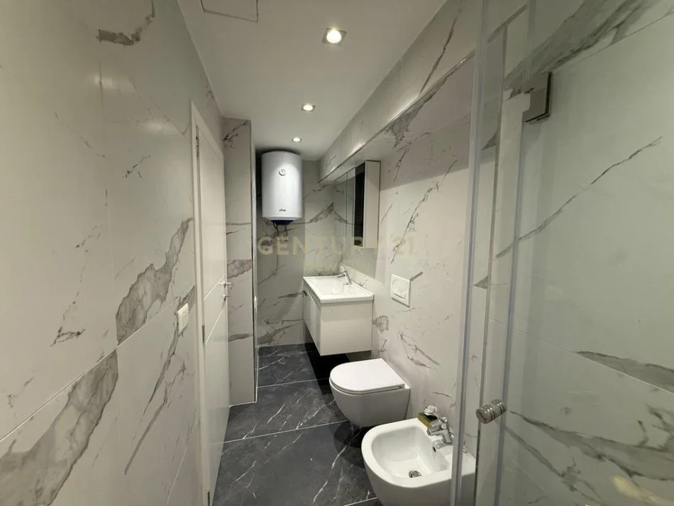 Durres, jepet me qera apartament 1+1 , 50 m² 500 € (Bluestar Durres)