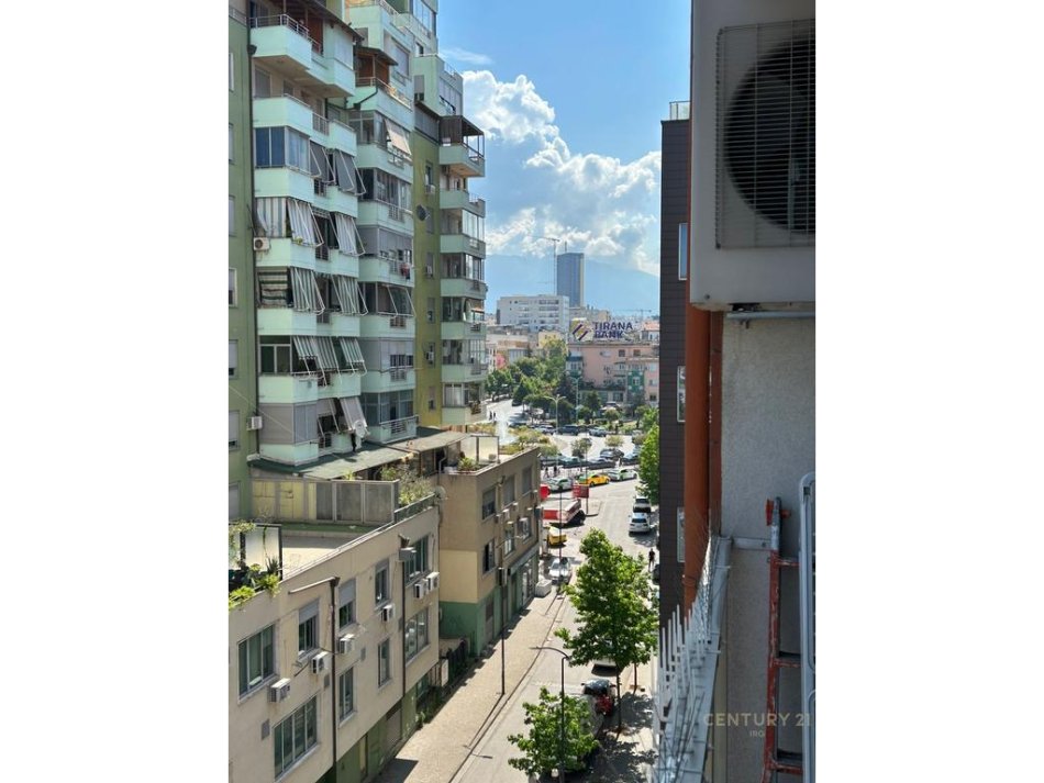 Tirane, jepet me qera apartament 3+1 Kati 6, 115 m² 1.200 € (Ring Center)