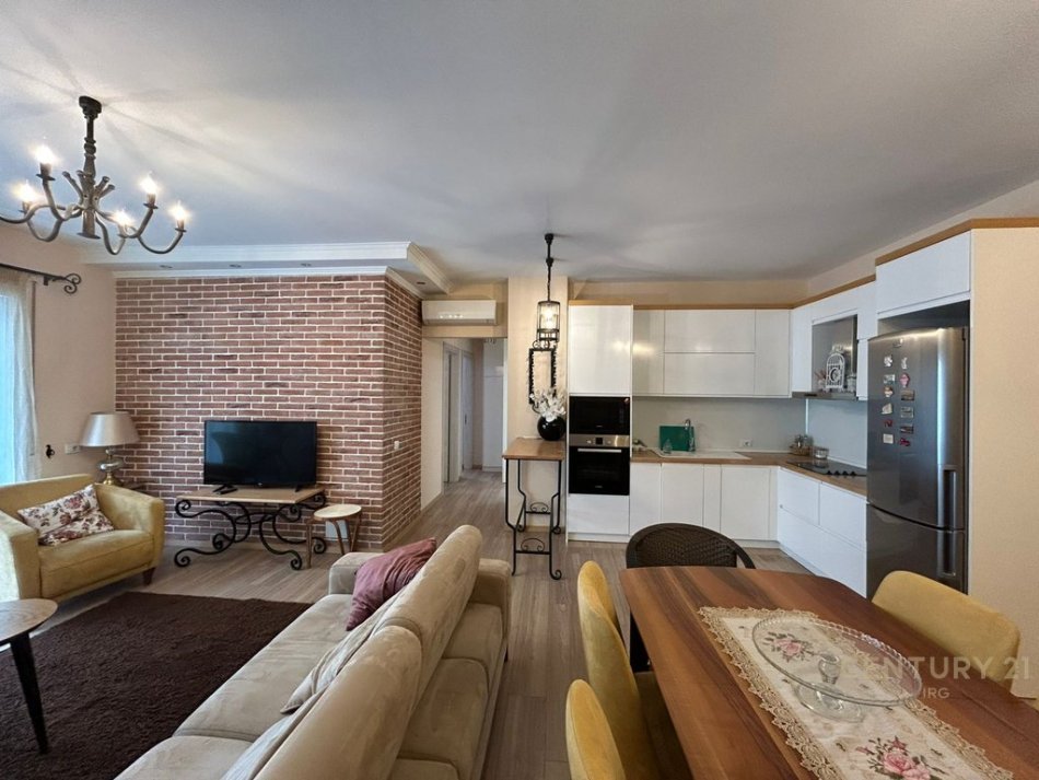 Tirane, jepet me qera apartament 3+1 Kati 6, 115 m² 1.200 € (Ring Center)