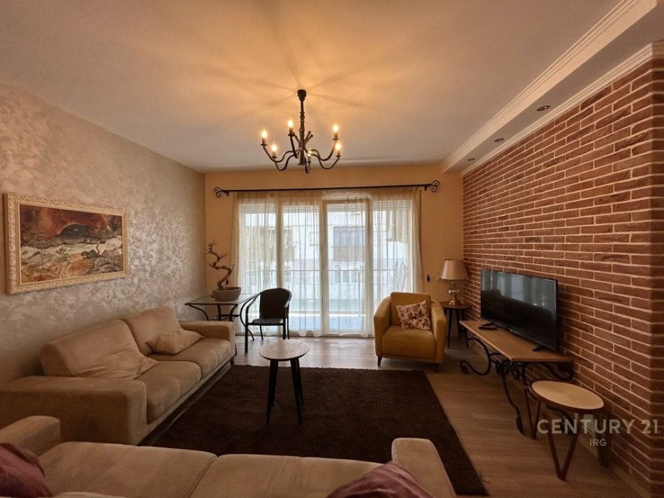 Tirane, jepet me qera apartament 3+1 Kati 6, 115 m² 1.200 € (Ring Center)