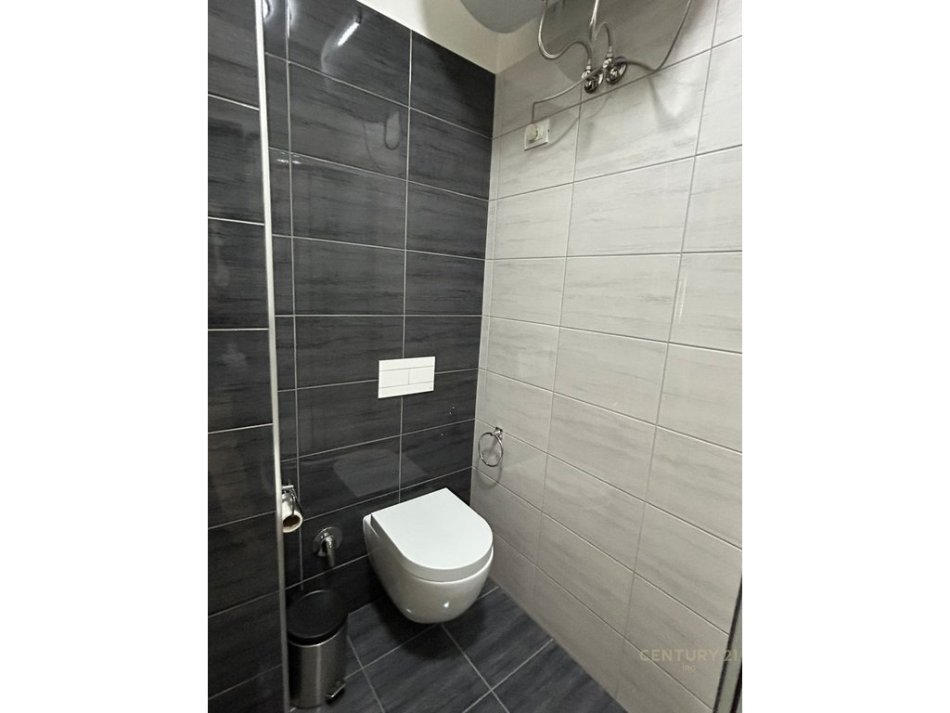 Tirane, jepet me qera apartament 3+1 Kati 6, 115 m² 1.200 € (Ring Center)