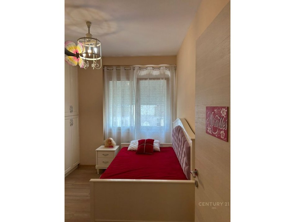Tirane, jepet me qera apartament 3+1 Kati 6, 115 m² 1.200 € (Ring Center)