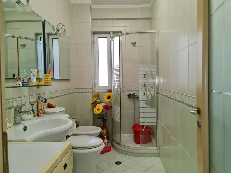 Tirane, jepet me qera apartament 1+1 Kati 2, 70 m² 500 € (RRuga Hoxha Tahsin)