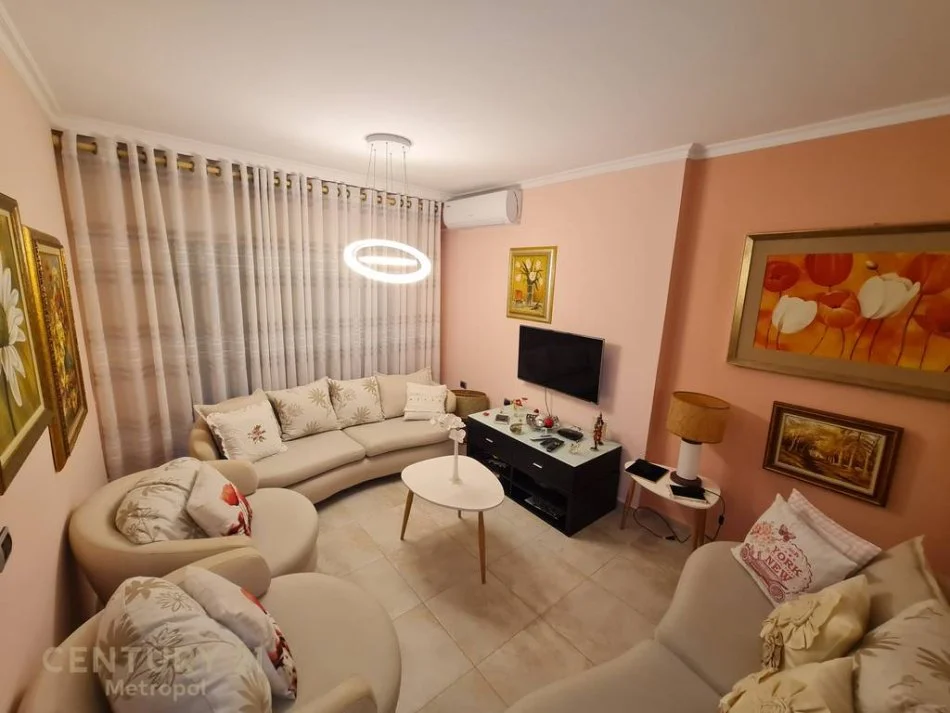 Tirane, jepet me qera apartament 1+1 Kati 2, 70 m² 500 € (RRuga Hoxha Tahsin)