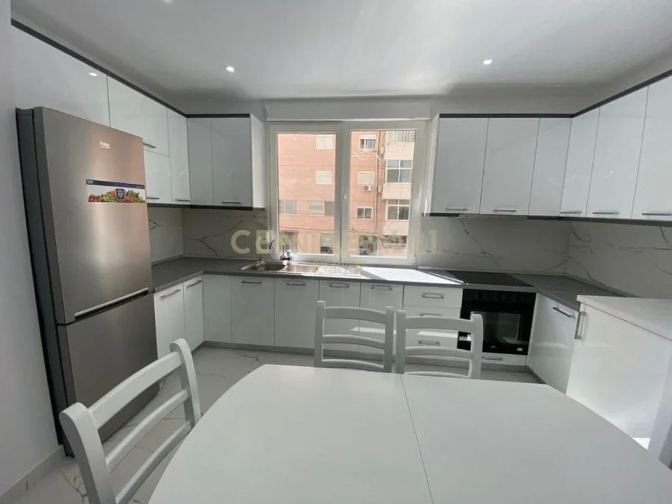 Durres, jepet me qera apartament 2+1 Kati 2, 75 m² 400 € (Plazh Iliria)