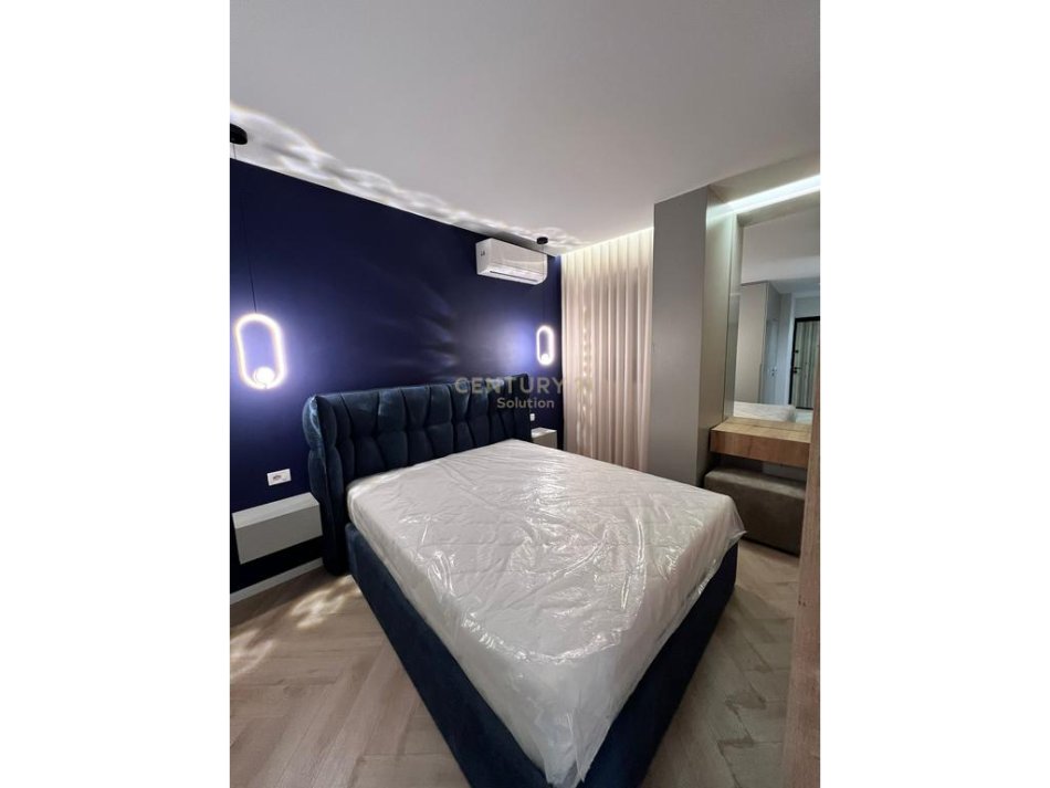 Tirane, jepet me qera garsonier 1+1 Kati 8, 55 m² 800 € (PRANE PAZARIT TE RI)