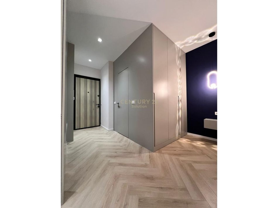 Tirane, jepet me qera garsonier 1+1 Kati 8, 55 m² 800 € (PRANE PAZARIT TE RI)