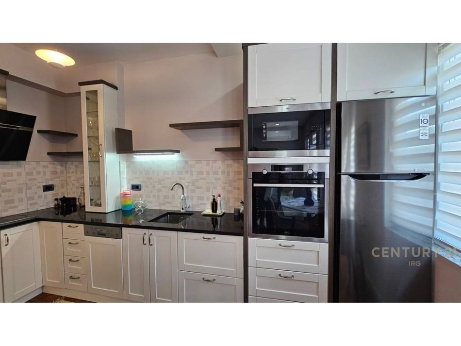 apartament 2+1 Kati 6, 82 m² 220.000 € (Rruga e Kavajës)