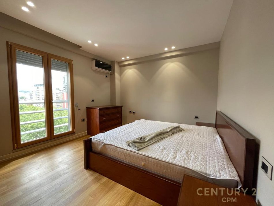Tirane, jepet me qera apartament 2+1 Kati 8, 103 m² 1.700 € (LICEU ARTISTIK)