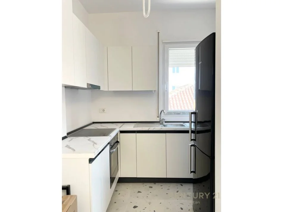 Tirane, jepet me qera apartament 1+1 Kati 3, 65 m² 450 € (5 maj)