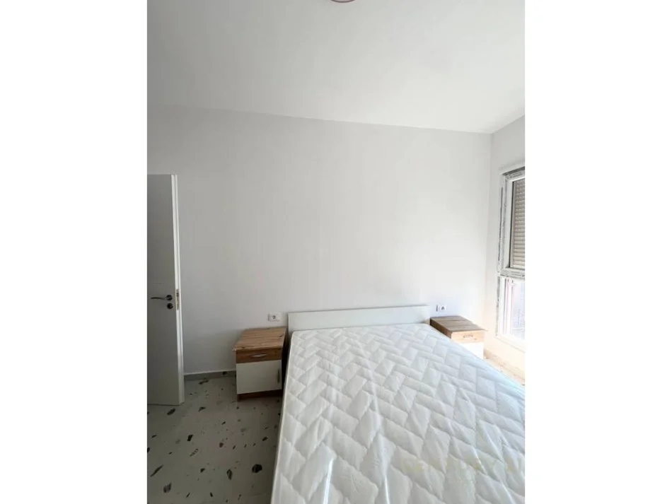 Tirane, jepet me qera apartament 1+1 Kati 3, 65 m² 450 € (5 maj)