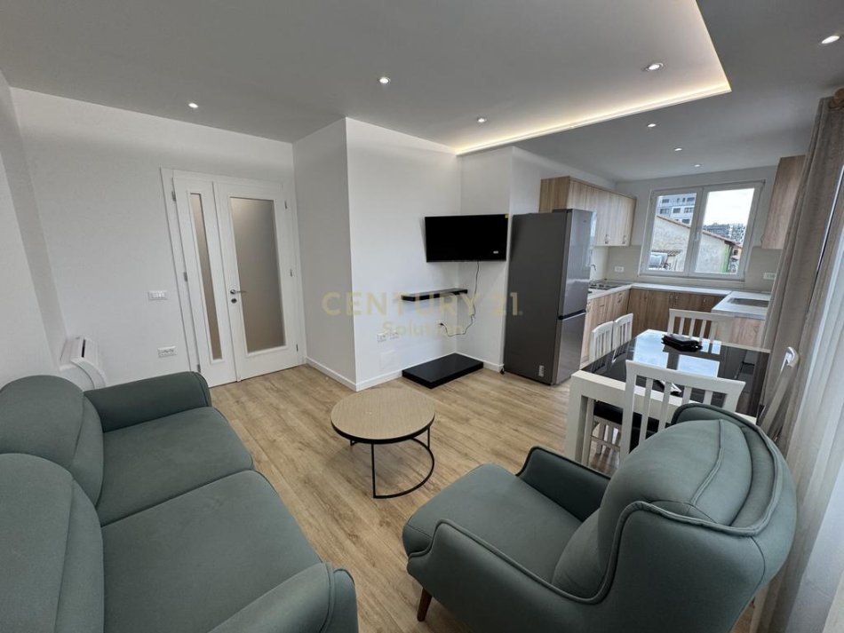 Tirane, jepet me qera apartament 2+1 Kati 4, 84 m² 600 € (RRUGA E DIBRES)