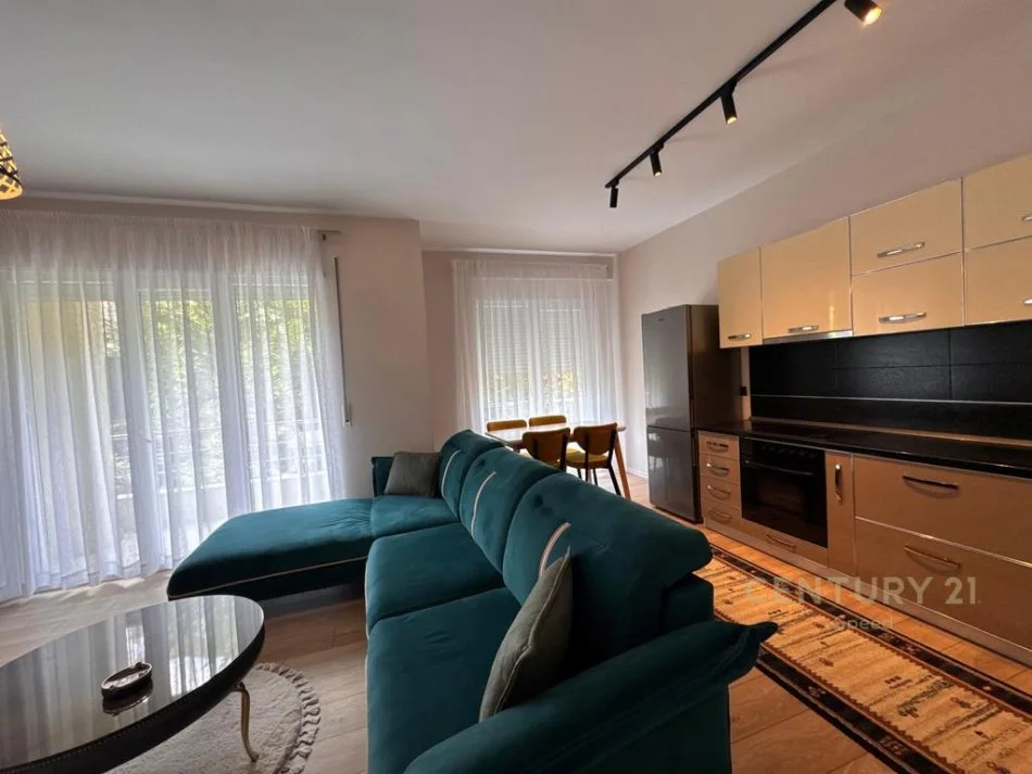 Tirane, jepet me qera apartament 2+1 Kati 2, 110 m² 800 € 