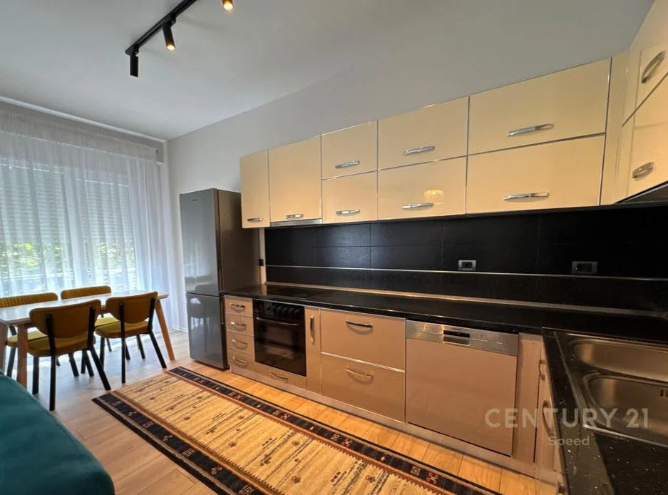 Tirane, jepet me qera apartament 2+1 Kati 2, 110 m² 800 € (Kopshti Zoologjik)