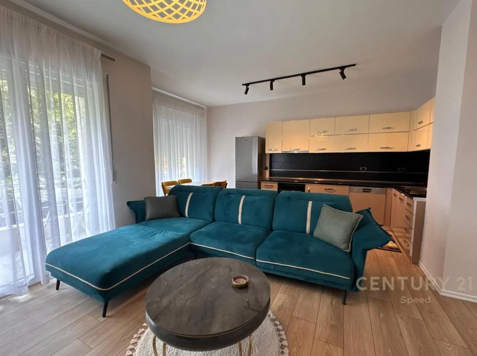 Tirane, jepet me qera apartament 2+1 Kati 2, 110 m² 800 € (Kopshti Zoologjik)