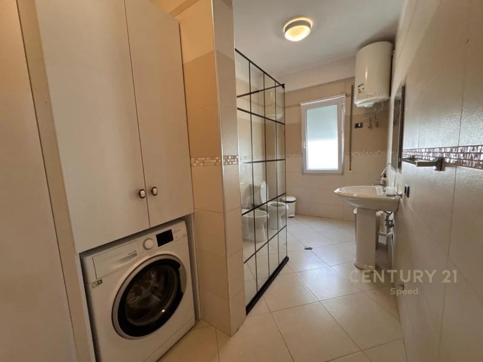 Tirane, jepet me qera apartament 2+1 Kati 2, 110 m² 800 € 