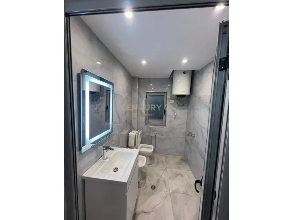 Tirane, shes apartament 1+1 Kati 3, 54 m² 92.000 € (porcelan)