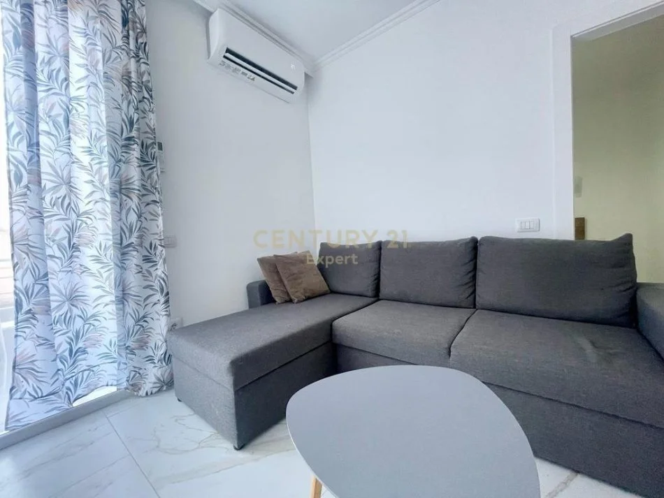 Tirane, jepet me qera apartament 1+1 Kati 3, 82 m² 650 €