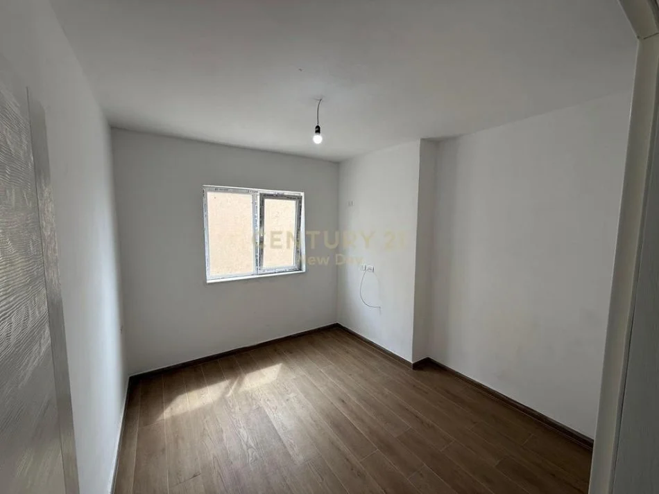 Durres, shitet apartament 1+1 Kati 10, 60 m² 65.000 € (Spitall)