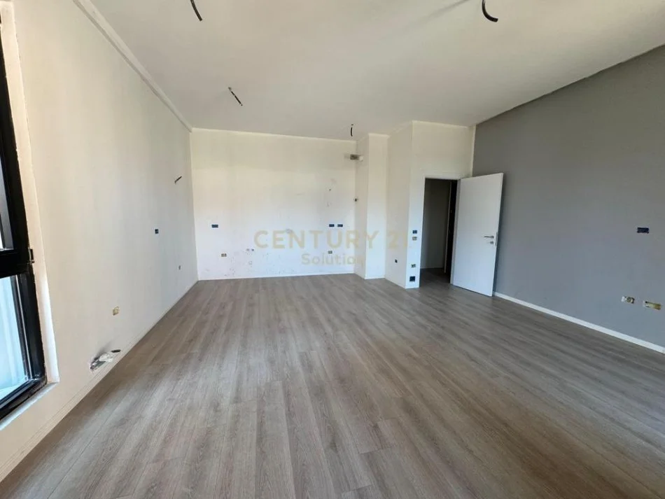 Tirane, shitet apartament 2+1 Kati 4, 111 m² 297.000 € (21 Dhjetori)