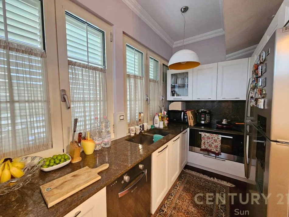 Tirane, shes apartament 2+1 , 150 m² 365.000 € (Liqeni i Thatë)