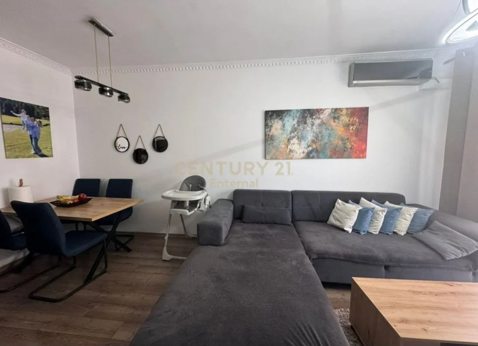 Tirane, shitet apartament 2+1+Ballkon Kati 3, 104 m² 155.000 € (Fresk)