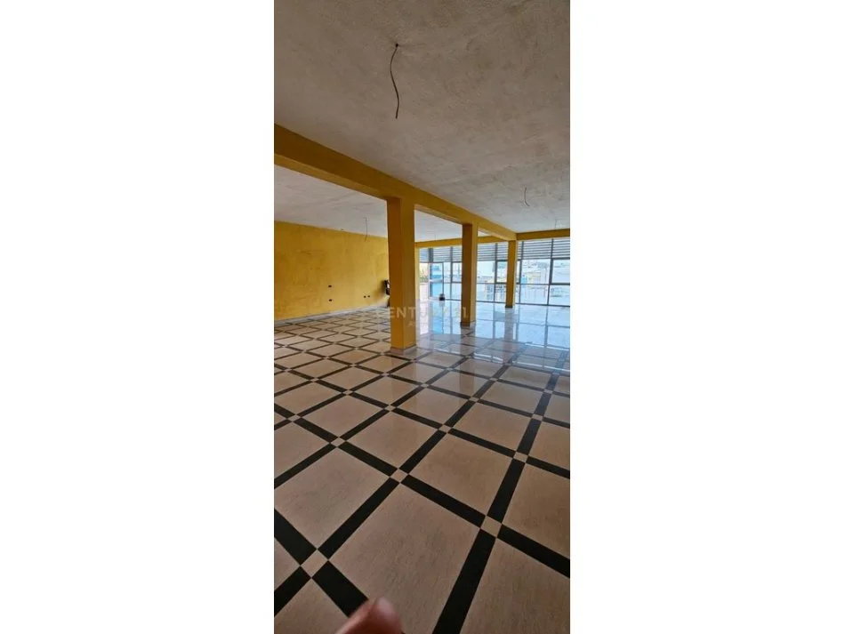 Durres, jepet me qera dyqan Kati 2, 472 m² 600 € (Shkozet, Durrës)