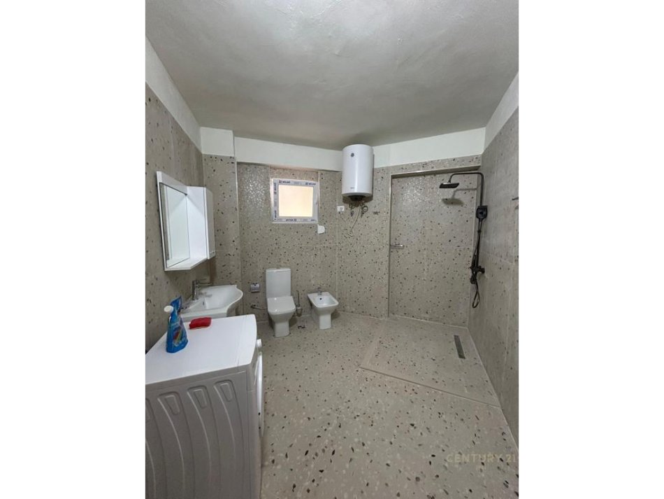 Tirane, jepet me qera Kati 2, 130 m² 1.700 € (ISH BLLOK)