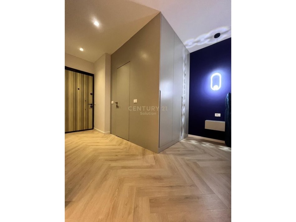 Tirane, jepet me qera apartament 1+1 Kati 8, 55 m² 800 € (PRANE PAZARIT TE RI)