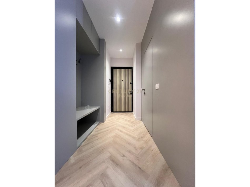 Tirane, jepet me qera apartament 1+1 Kati 8, 55 m² 800 € (PRANE PAZARIT TE RI)