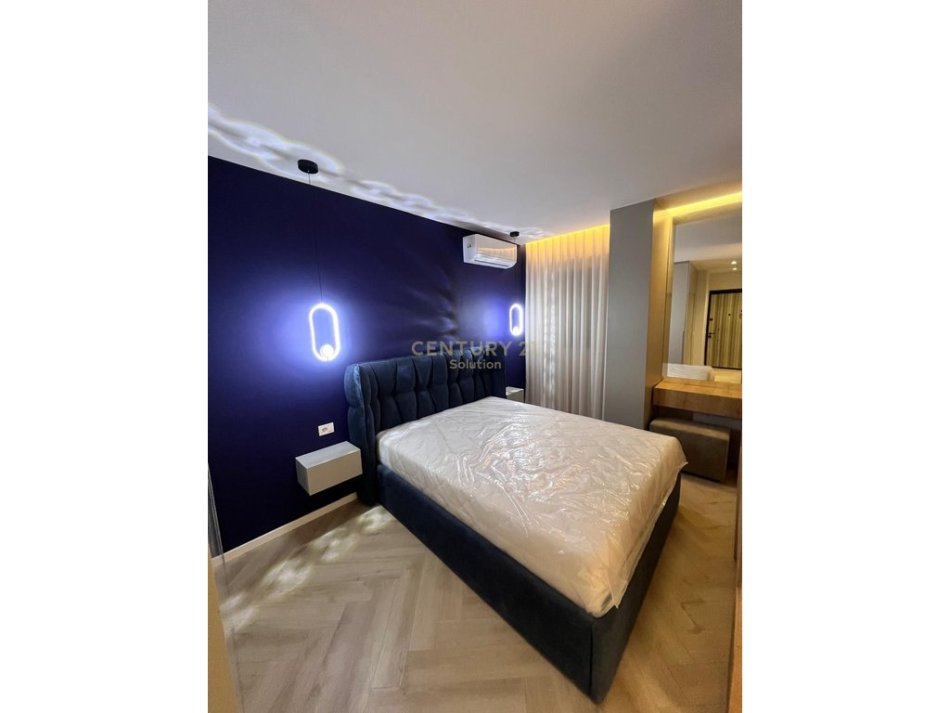 Tirane, jepet me qera apartament 1+1 Kati 8, 55 m² 800 € (PRANE PAZARIT TE RI)